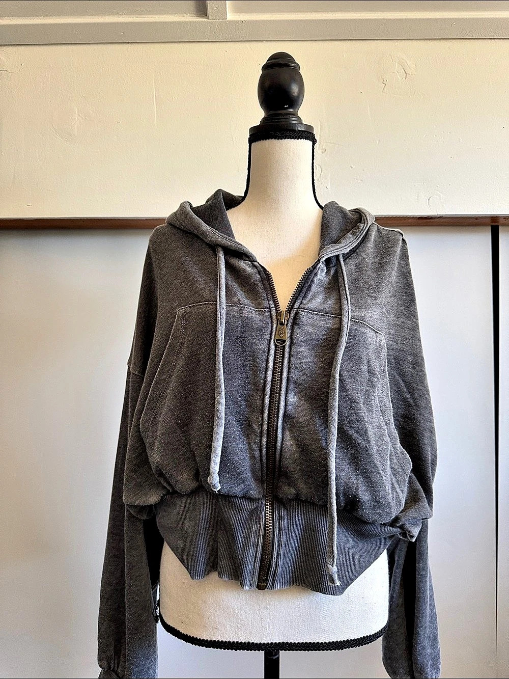 FP Movement Cropped Zip Hoodie in Gray Size Medium Like New